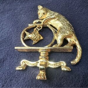 Vintage Avon Cat N' Fishbowl Brooch Gold Tone Cat on Table with a Dangling Fish